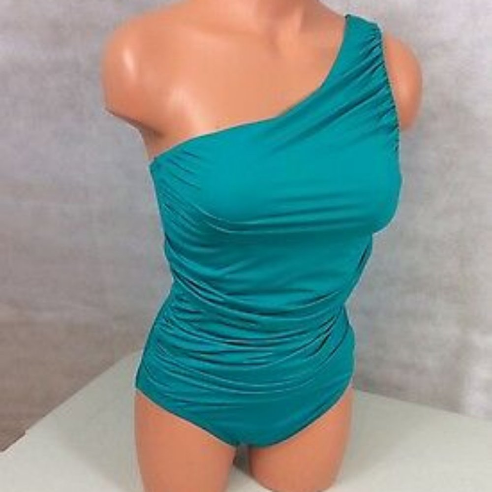 NWT La Blanca Samba One Shoulder Swimsuit!